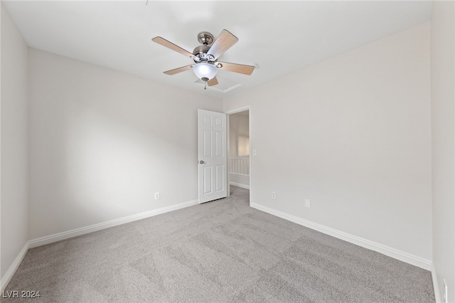 unfurnished room featuring ceiling fan and light colored carpet