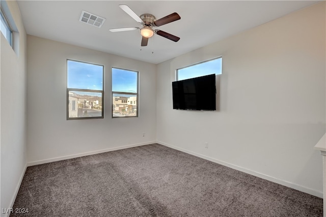 unfurnished room featuring ceiling fan and carpet