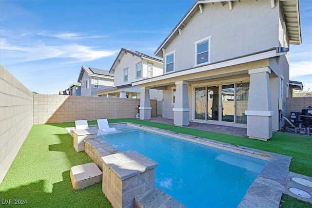 view of pool featuring a yard