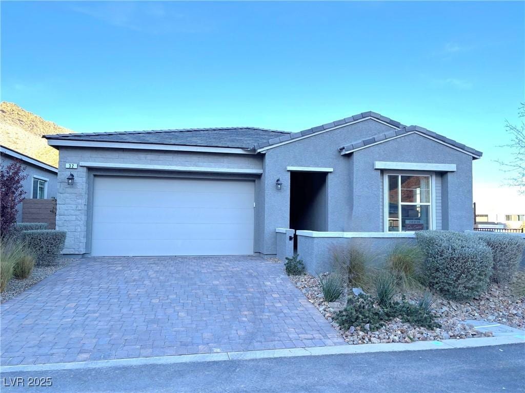 view of front of house featuring a garage