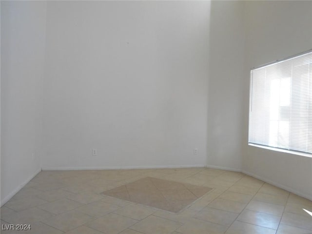 empty room featuring light tile patterned floors