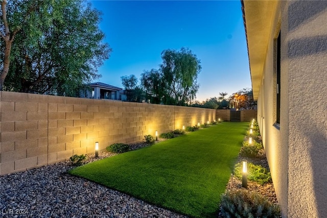 view of yard at dusk