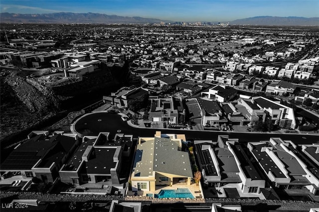 birds eye view of property featuring a mountain view