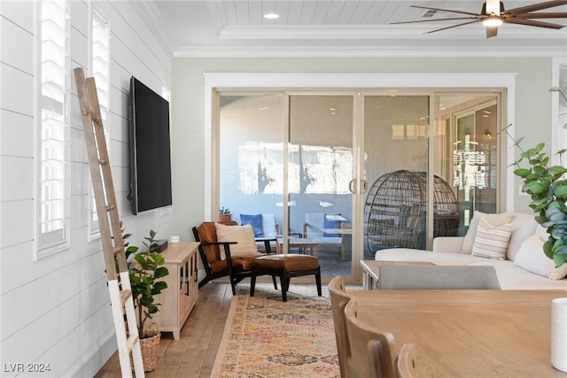 sunroom / solarium with ceiling fan