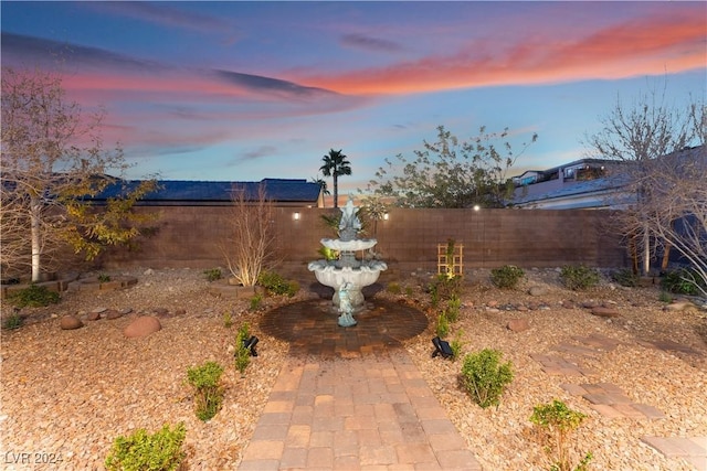 view of yard at dusk