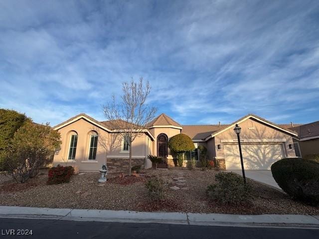 view of front facade with a garage