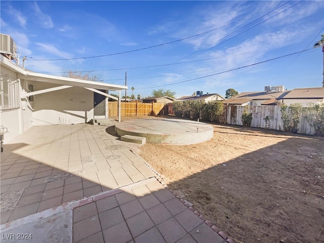 view of yard featuring a patio area
