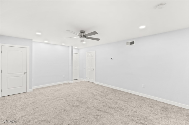 carpeted empty room featuring ceiling fan