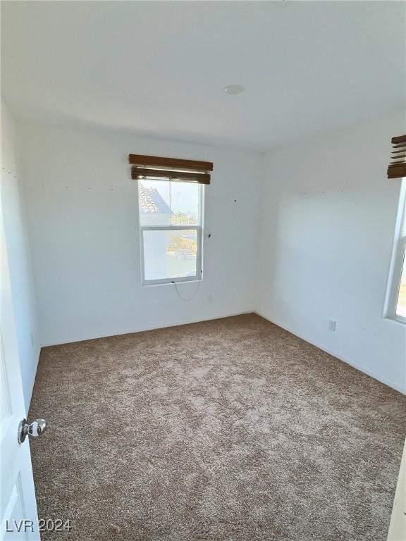 view of carpeted spare room