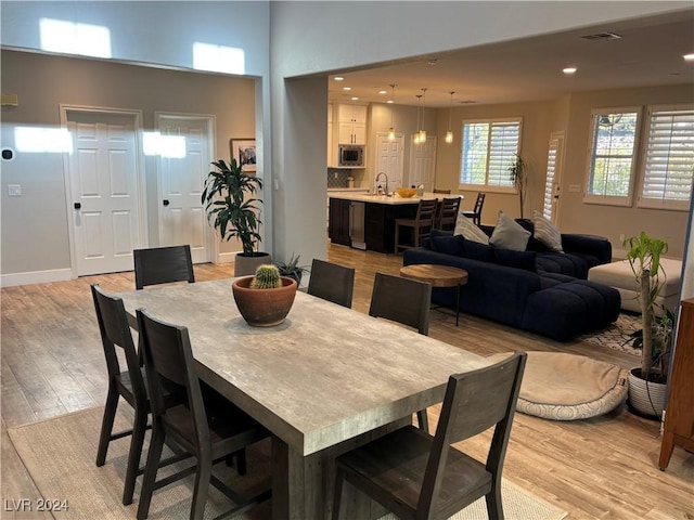 dining area featuring sink and light hardwood / wood-style floors