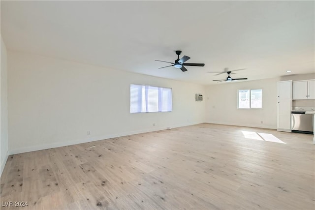 unfurnished room featuring light hardwood / wood-style floors and ceiling fan