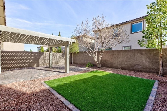 view of yard featuring a patio