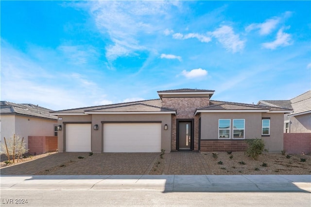 view of front facade featuring a garage