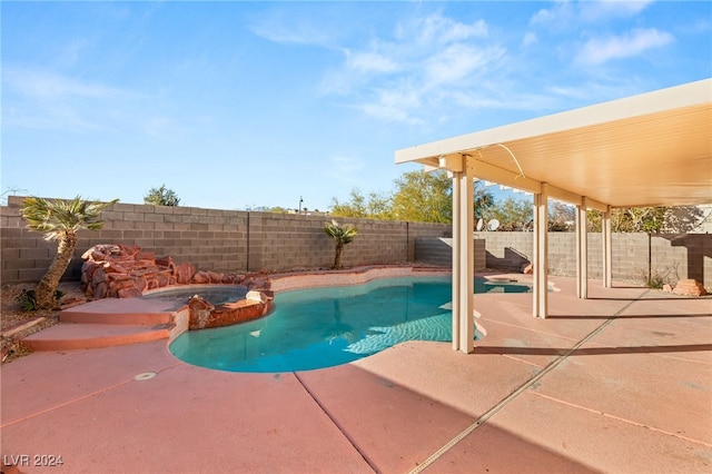 view of swimming pool with an in ground hot tub and a patio area