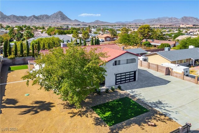 bird's eye view featuring a mountain view