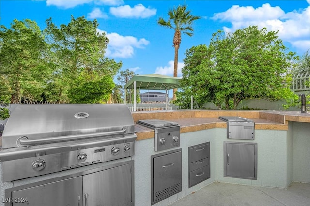 view of patio with an outdoor kitchen and grilling area