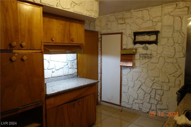 kitchen featuring light tile patterned floors