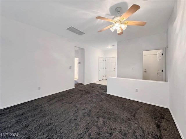 carpeted spare room featuring ceiling fan