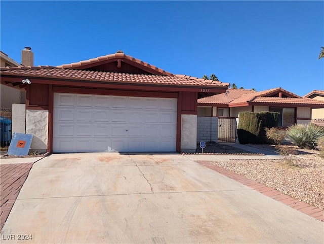 view of front facade featuring a garage