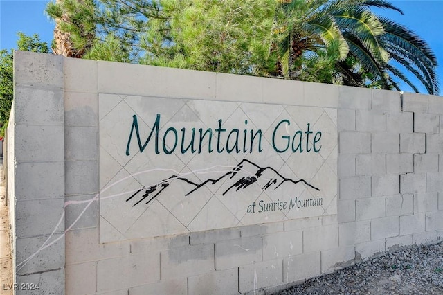 view of community / neighborhood sign