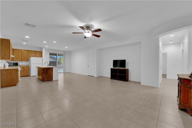 living room featuring ceiling fan and sink