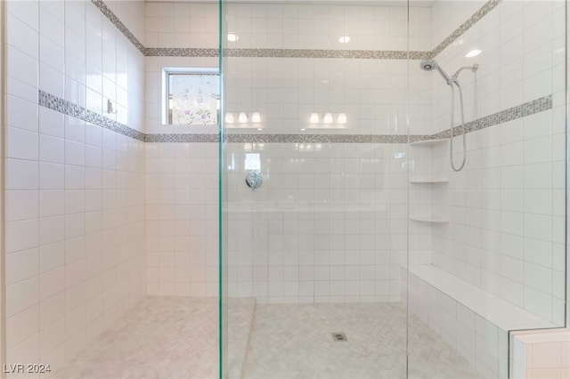 bathroom featuring a tile shower