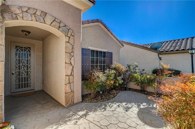 entrance to property featuring a patio