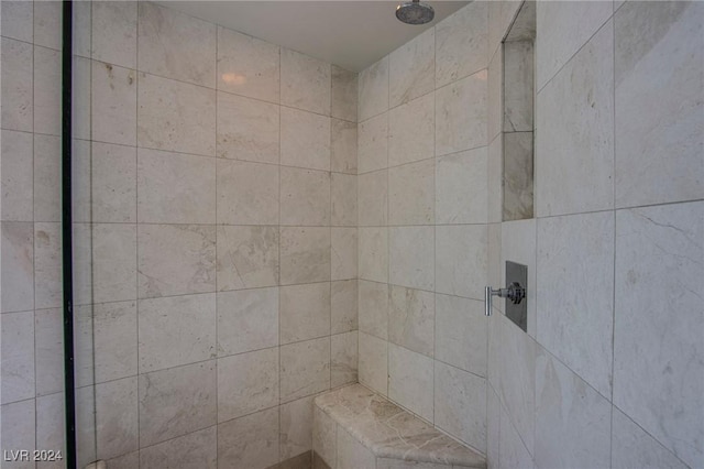 full bathroom featuring tiled shower