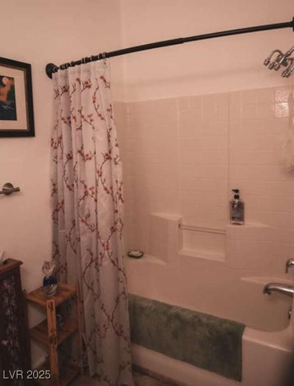 bathroom featuring shower / tub combo