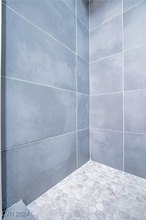 1701 E Katie Ave Unit 72, Las Vegas, NV 89119 - full bath featuring tiled shower