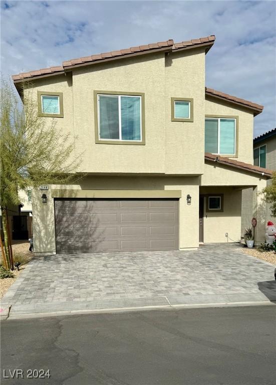 view of front facade with a garage