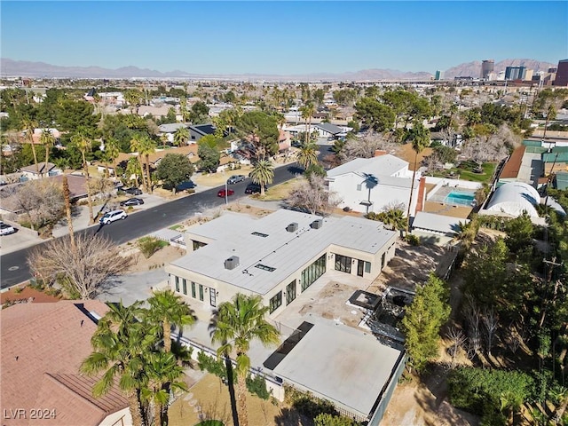 bird's eye view featuring a residential view and a mountain view