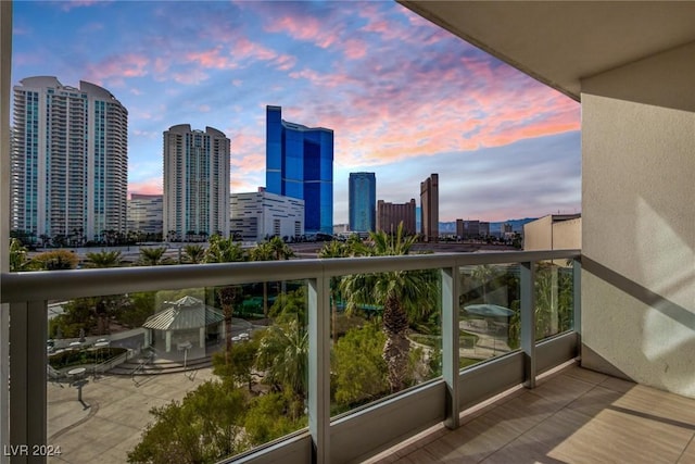222 Karen Ave Unit 401, Las Vegas, NV 89109 - photo 2