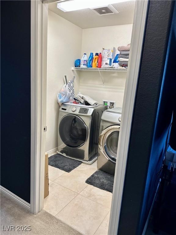 laundry room with tile patterned flooring and independent washer and dryer