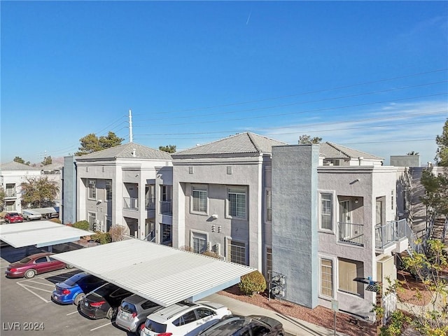 view of front facade with uncovered parking and stucco siding