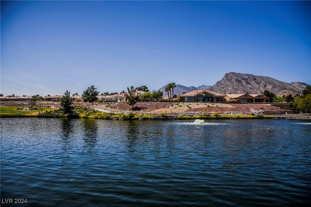 water view featuring a mountain view