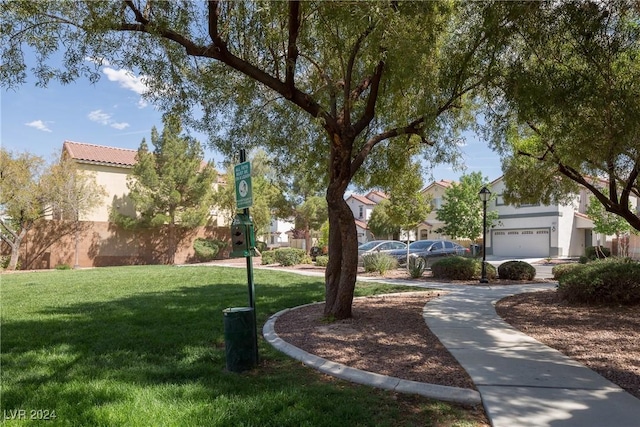 view of property's community featuring a lawn