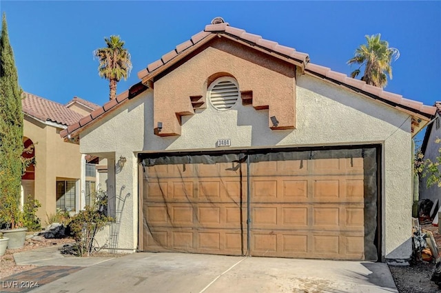 view of front facade with a garage