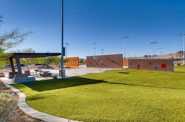 view of property's community featuring a lawn