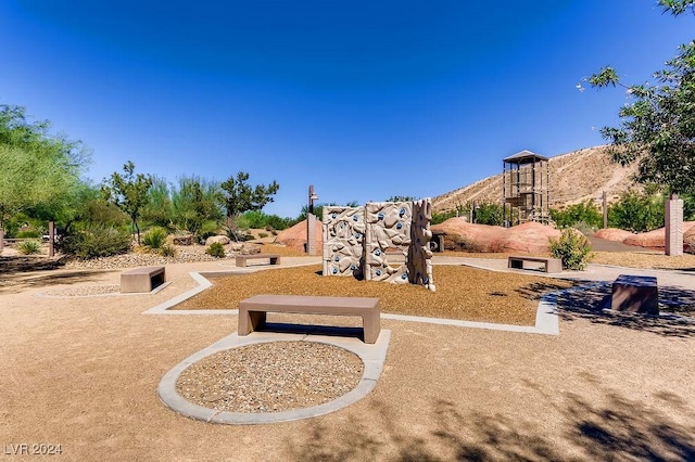 view of property's community featuring a mountain view