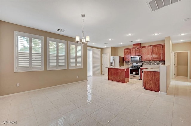 kitchen featuring backsplash, stainless steel appliances, decorative light fixtures, a chandelier, and a center island