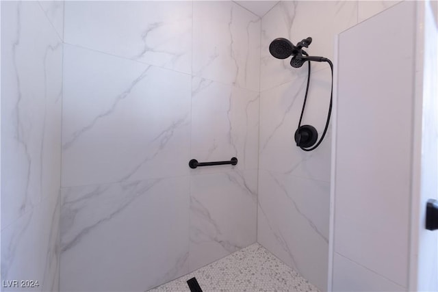 2157 Camel Mesa Dr, Laughlin, NV 89029 - full bath featuring a marble finish shower and speckle patterned floor
