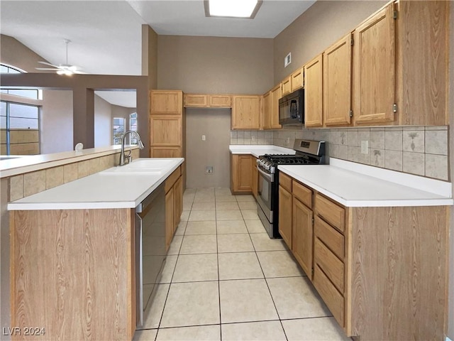 kitchen featuring sink, ceiling fan, light tile patterned floors, tasteful backsplash, and stainless steel appliances