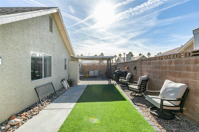 view of yard featuring a patio area