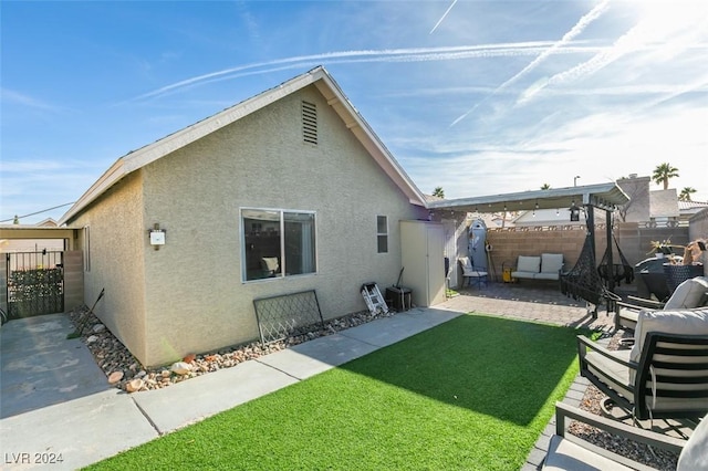 back of house featuring a lawn