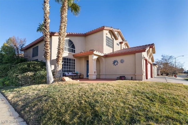 view of front facade featuring a front yard and a garage