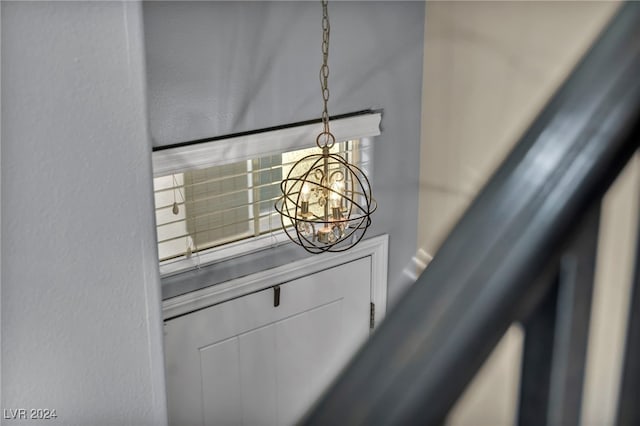 room details featuring a notable chandelier