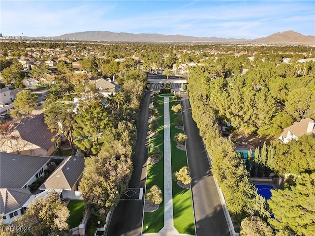 birds eye view of property featuring a mountain view