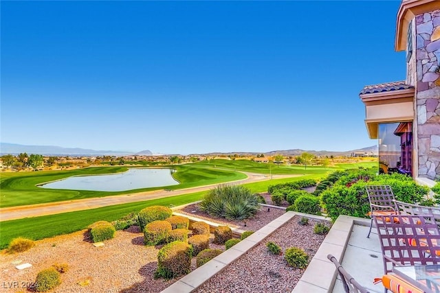 view of yard featuring a water and mountain view