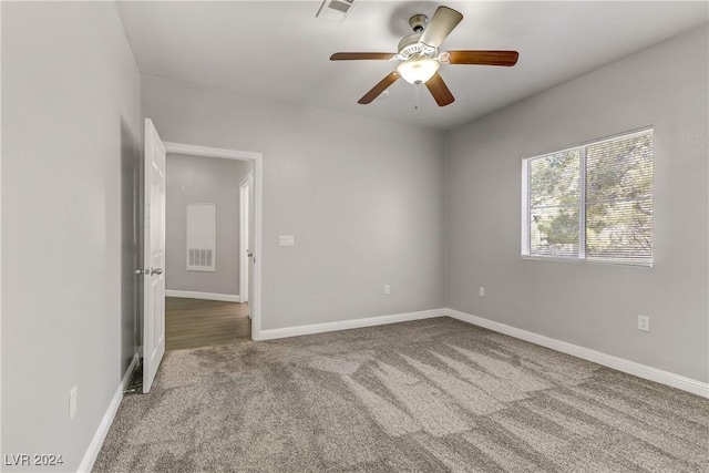 carpeted spare room featuring ceiling fan